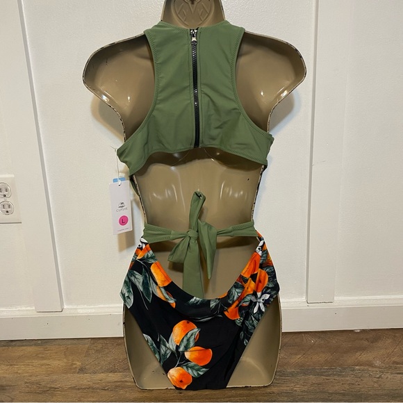 NWT Cupshe • Cut-out back one piece swimsuit - Picture 2 of 6